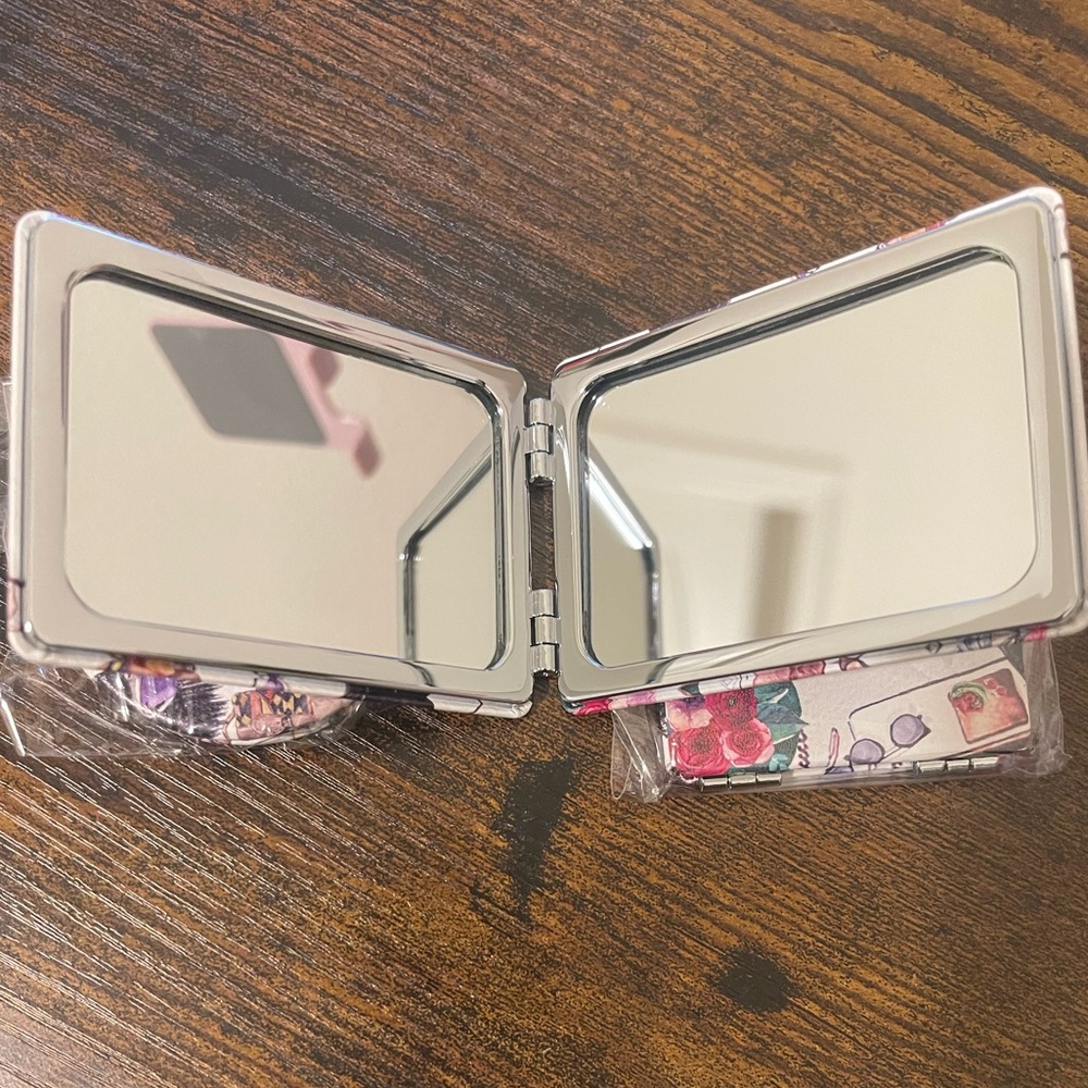 Bag mirror